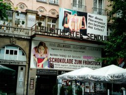 2001.08 Aussenansicht - Bridget Jones